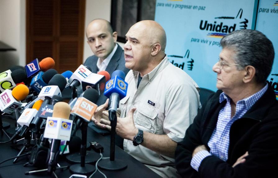 La oposición dice que Maduro debe notificar la excepción fronteriza a la ONU y a la OEA