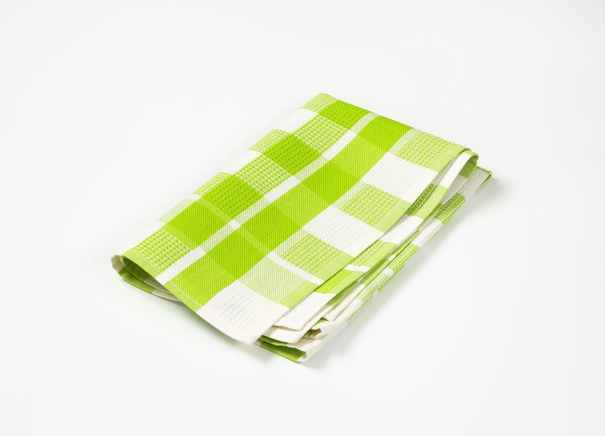 Sobre la mesa del comedor a través de un mantel, por ejemplo, el color de Natura se cuela en casa.