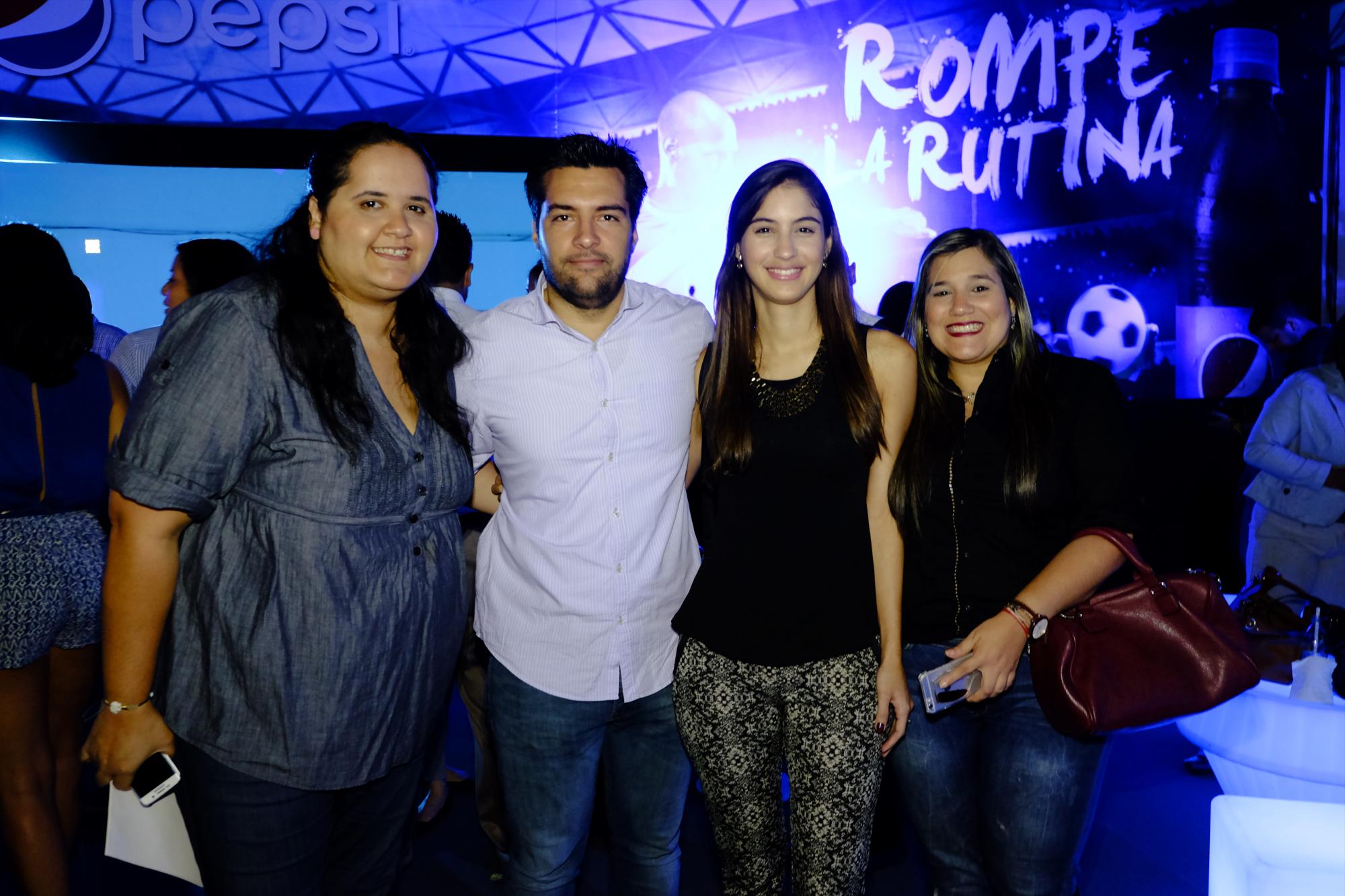 Marcelle Guerrero, Luis Gutiérrez, Carla Vélez y Gabriella Barletta.