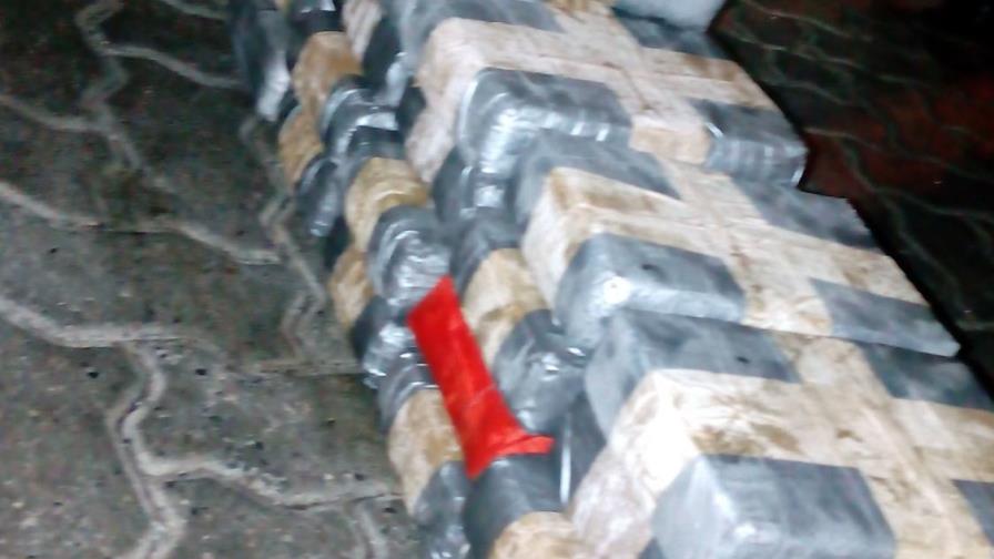 La DNCD apresa a un dominicano y a un venezolano y se incauta de 10.44 kilos de cocaína