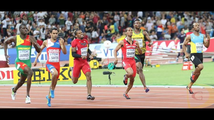 Luguelin Santos es uno de seis corredores con tiempo de 44.26 segundos o menos esta temporada