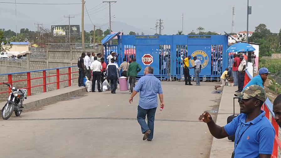Impiden la entrada de camiones y camionetas desde Haití por Dajabón