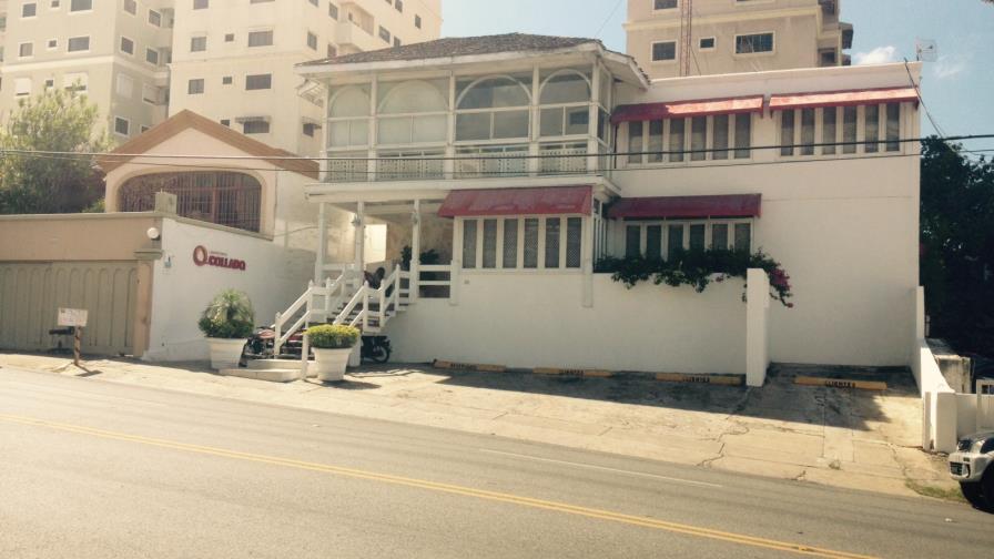 Vigilante hiere hombre en el parqueo de un laboratorio en el ensanche Piantini