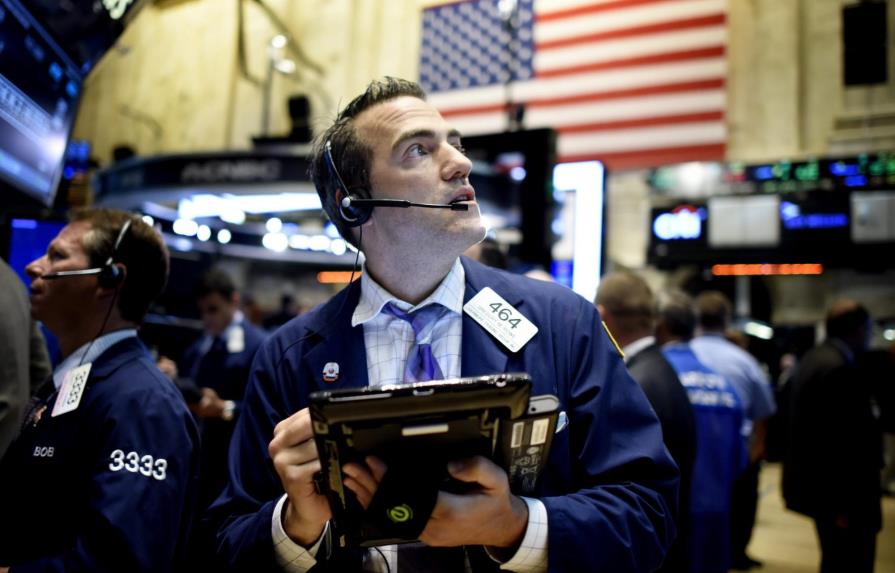 Pese a mejora en la jornada, Wall Street cierra en números rojos 