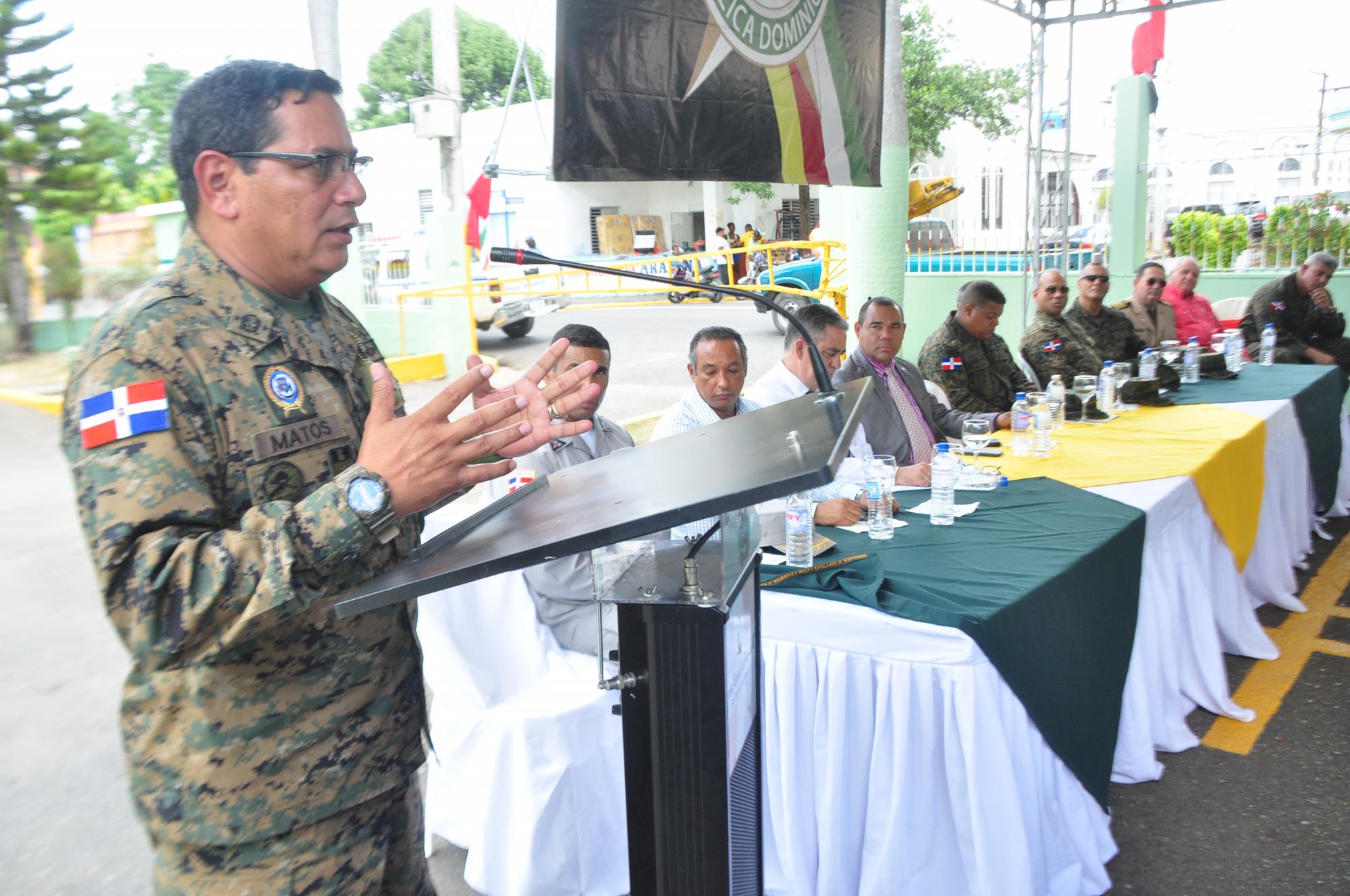 El comandante general del Ejército de la República Dominicana, mayor general José Eugenio Matos de la Cruz, pronuncia el discurso central del acto.