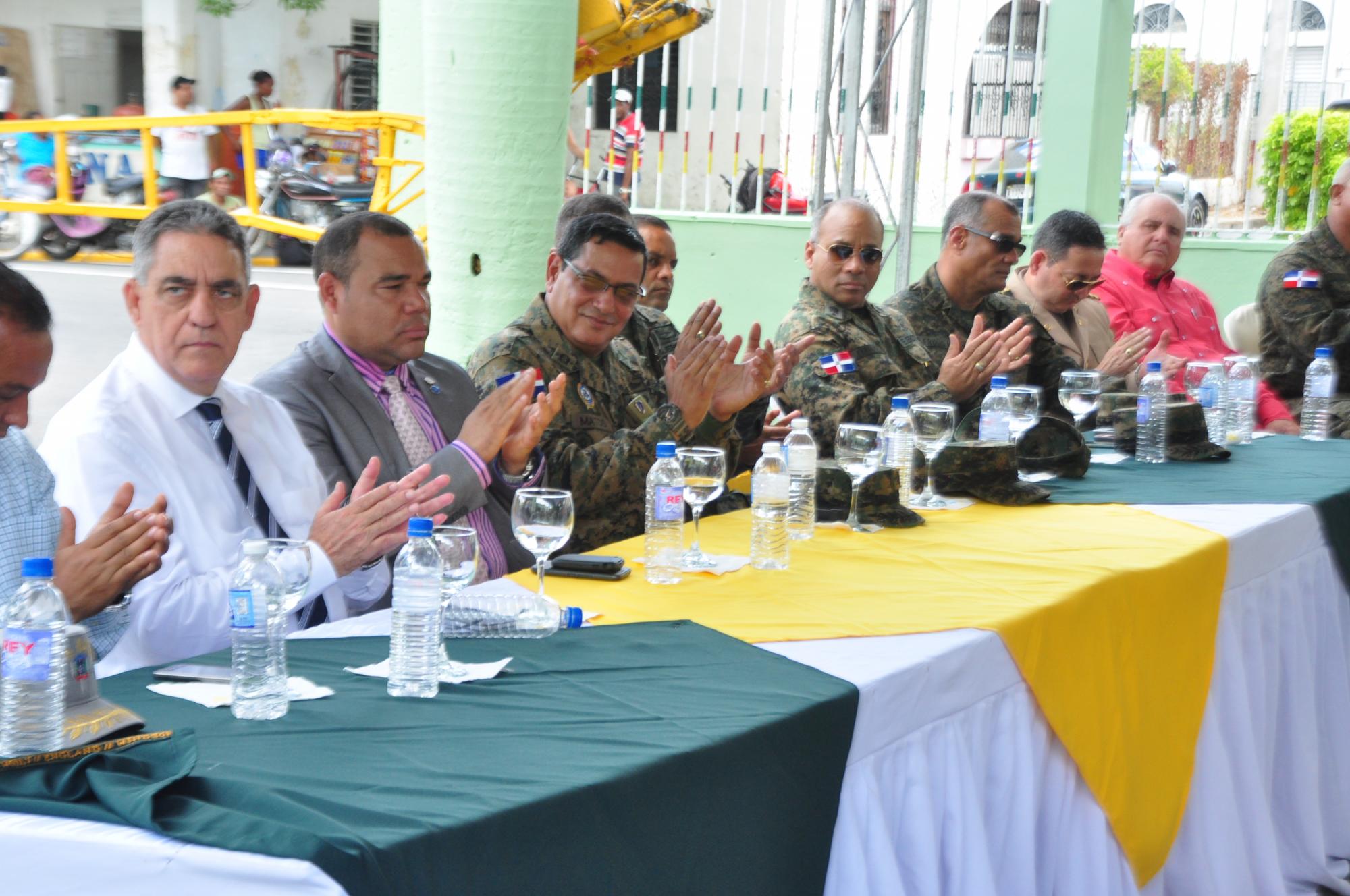 Las autoridades de la provincia Duarte, en la mesa principal.