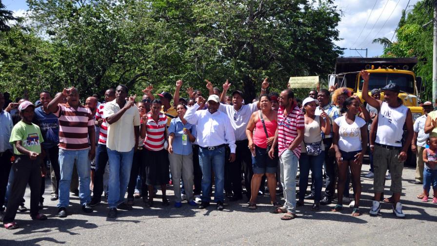 Inician paro en reclamo de estabilización del sistema eléctrico en Maimón