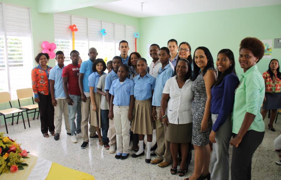 Distrito Educativo de Haina-Nigua inaugura aula para alumnos con discapacidad auditiva