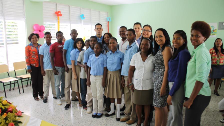 Distrito Educativo de Haina-Nigua inaugura aula para alumnos con discapacidad auditiva
