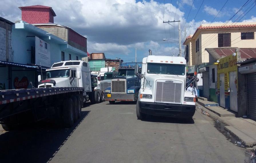 Gobierno de Haití garantizaría la seguridad de camioneros; persiste tensión en la frontera
