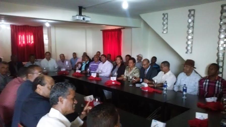 Peledeístas en SDO rechazan acuerdo mantendría a Francis Peña en Alcaldía Peledeístas en SDO rechazan acuerdo mantendría a Francis Peña en Alcaldía