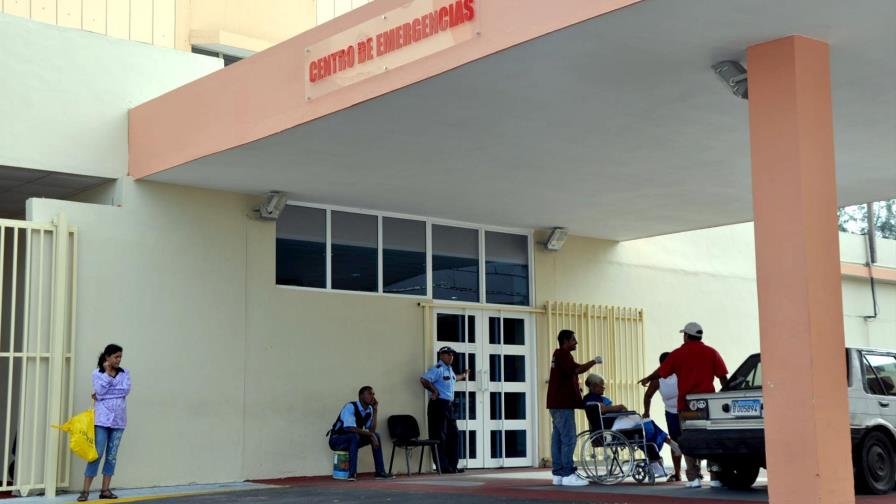 Trasladan a hospital de Santiago a 15 estudiantes de 160 que se intoxicaron en Puerto Plata Trasladan a hospital de Santiago a 15 estudiantes de 160 que se intoxicaron en Puerto Plata