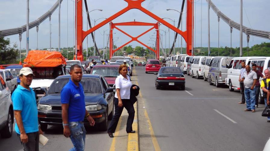 Una mujer se lanza del puente Hermanos Patiño, en Santiago Una mujer se lanza del puente Hermanos Patiño, en Santiago