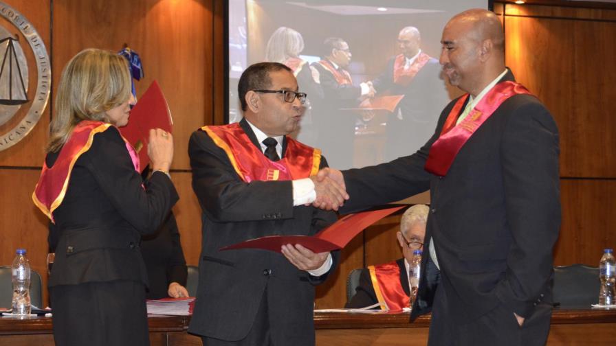 Escuela de la Judicatura gradúa 85 en investidura 14