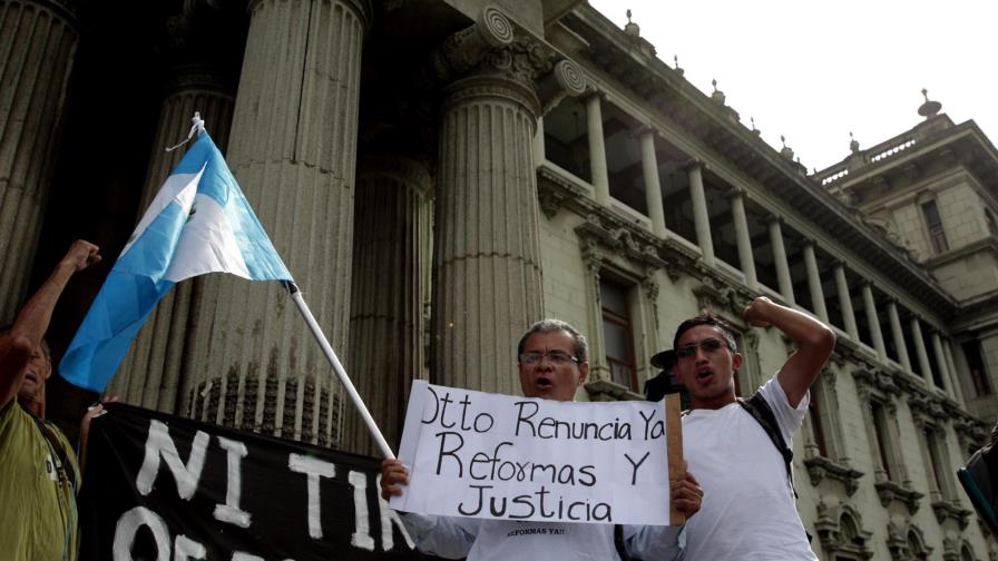 Miles de guatemaltecos deciden no reconocer a Pérez Molina como presidente 