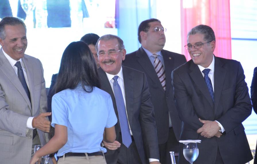 El presidente Medina inaugura 33 aulas del sistema de tanda extendida en Capotillo 