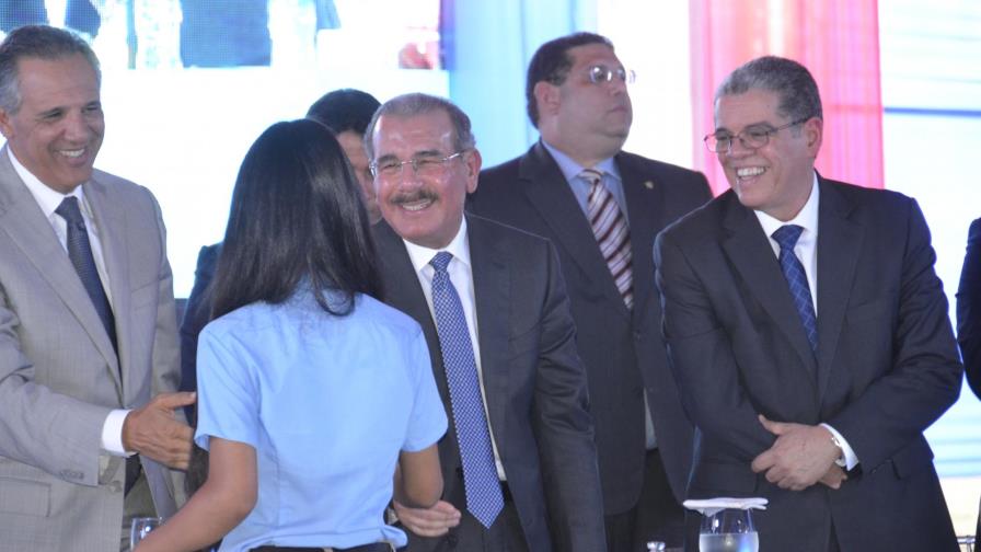 El presidente Medina inaugura 33 aulas del sistema de tanda extendida en Capotillo 
