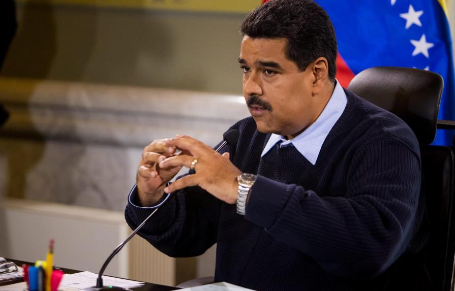 Maduro no abrirá frontera si Colombia no “prohíbe” contrabando de Venezuela