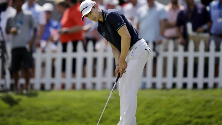 Spieth tropieza en Barclays, Villegas entre los líderes 