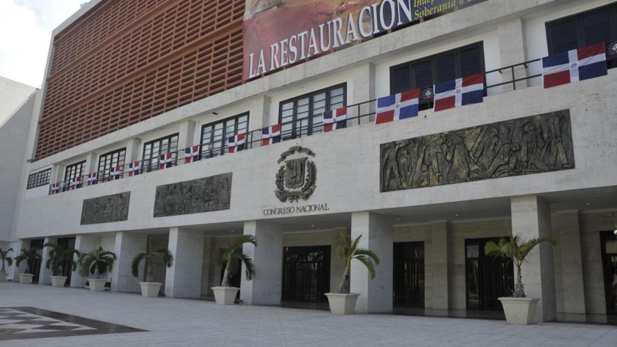 Instituciones del país suspenden labores por el paso de la tormenta Erika