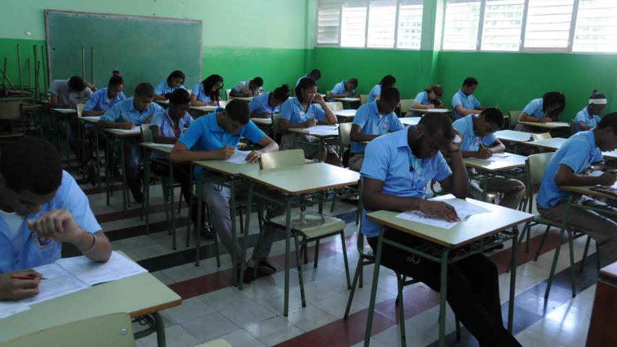 Educación aplaza para el martes las pruebas nacionales de reposición Educación aplaza para el martes las pruebas nacionales de reposición