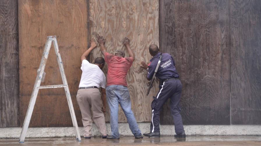Gobierno dispone la suspensión de las actividades públicas y privadas por el paso de la tormenta Erika