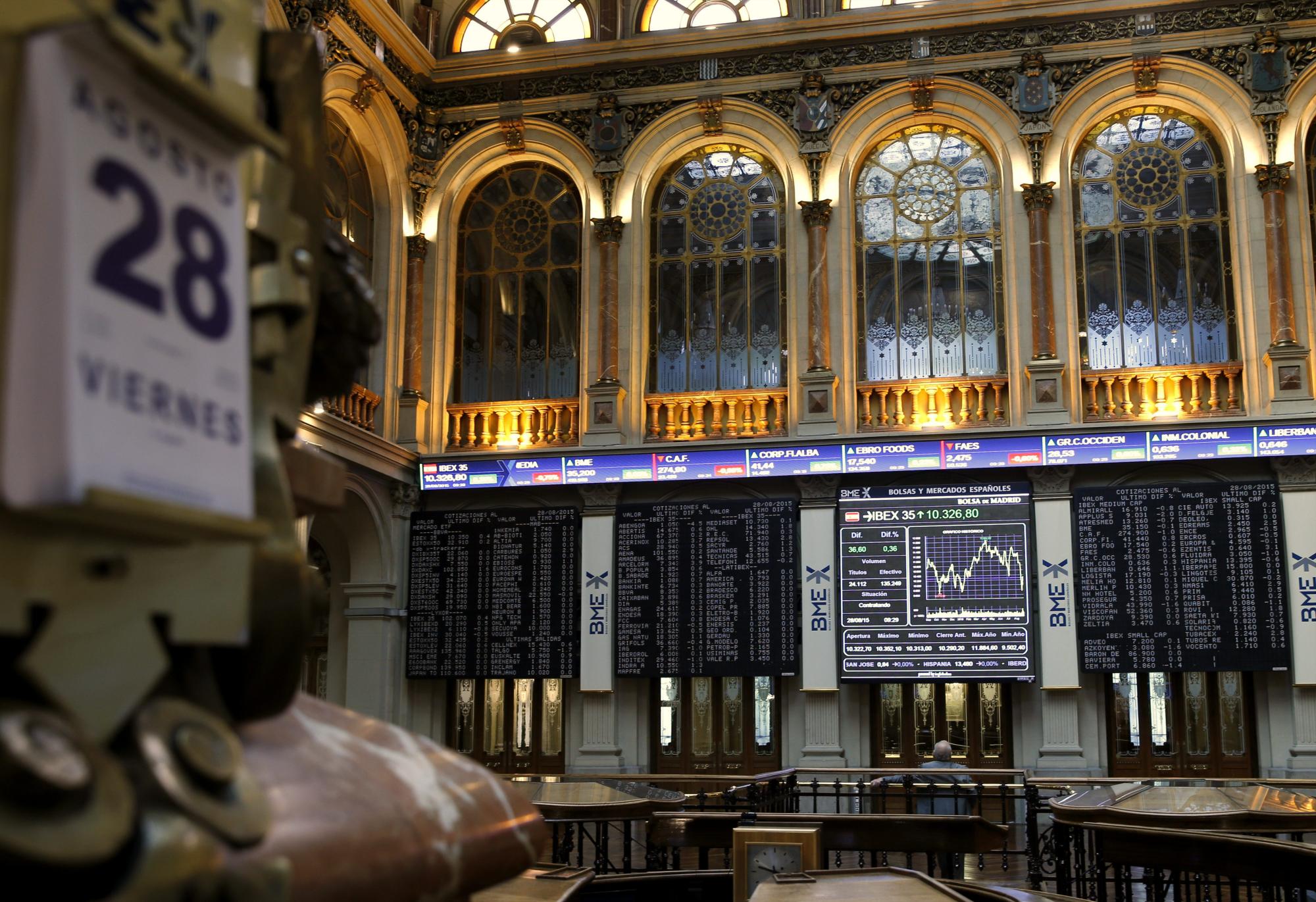 El principal indicador de la Bolsa española, el IBEX 35, recuperaba el 0,38 % poco después de la apertura, animado por el buen cierre de ayer en Wall Street. 