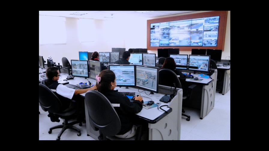 La Policía trata ubicar padres niña abandonada