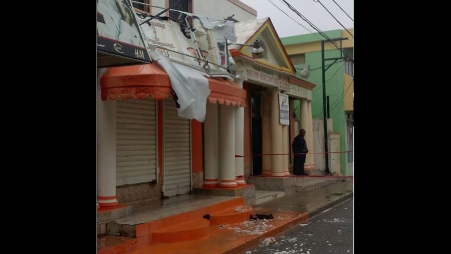 Comunidades incomunicadas, árboles caídos y crecidas de ríos se reportan en el Este 