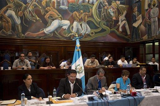 Comisión investiga si retirarle o no la inmunidad al presidente de Guatemala