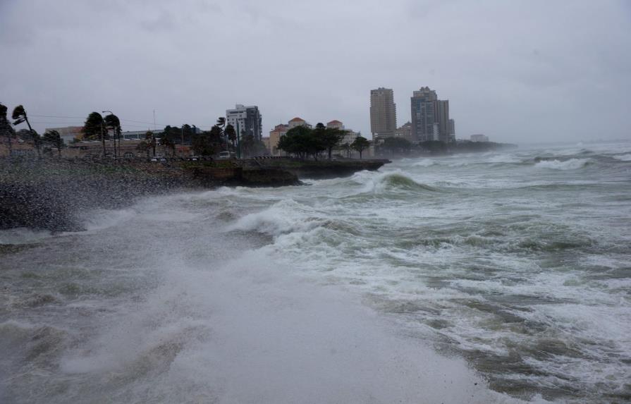 Erika se convierte en un ciclón tropical en su desplazamiento por Cuba