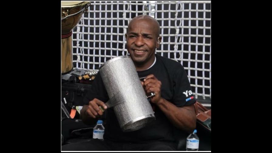 Yapo, “el mejor güirero del mundo” fue enterrado hoy en el cementerio Cristo Redentor