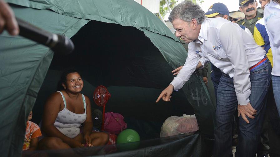 Santos promete que trabajará 24 horas para facilitar retorno de colombianos Santos promete que trabajará 24 horas para facilitar retorno de colombianos