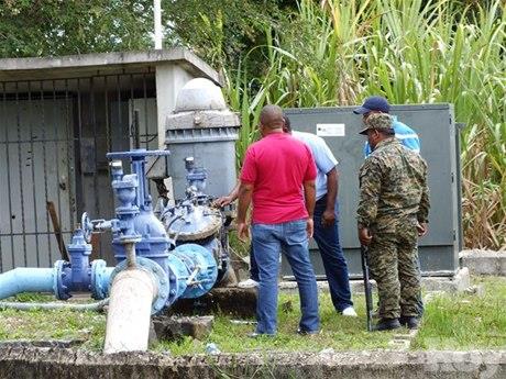Aguda escasez de agua en Boca Chica por avería en el acueducto