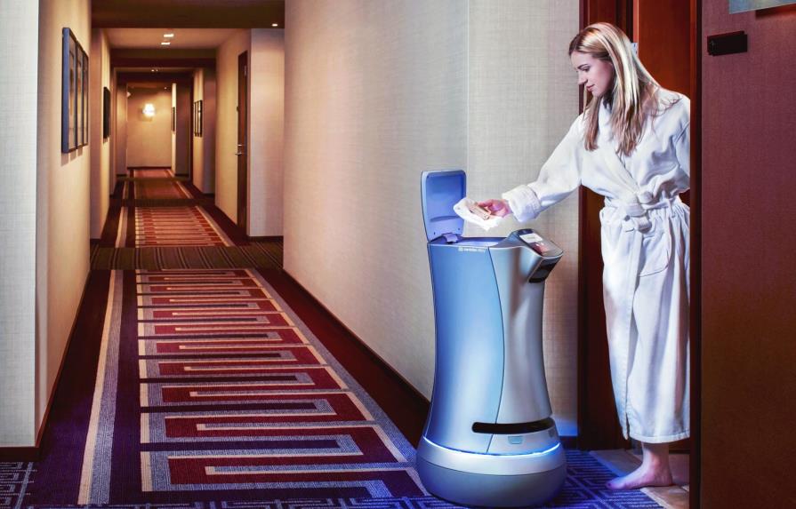 En el hotel, un robot llama a tu puerta