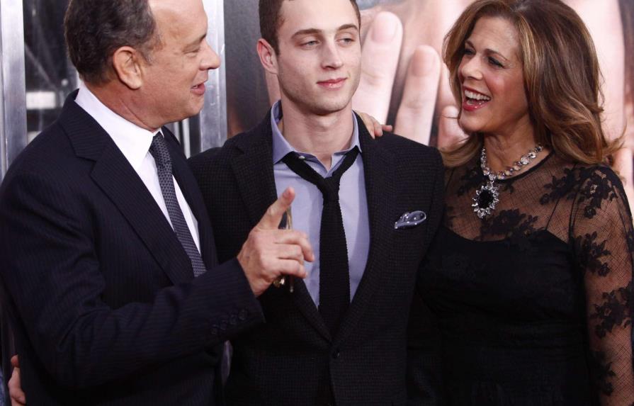 Tom Hanks busca desesperado a su hijo
