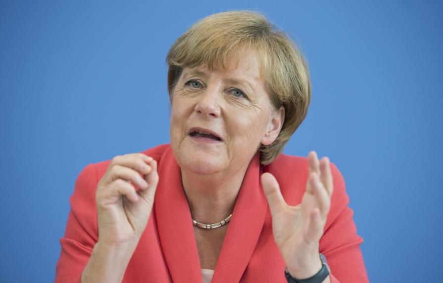 Merkel avanza que el plan franco-alemán para los refugiados incluye cuotas