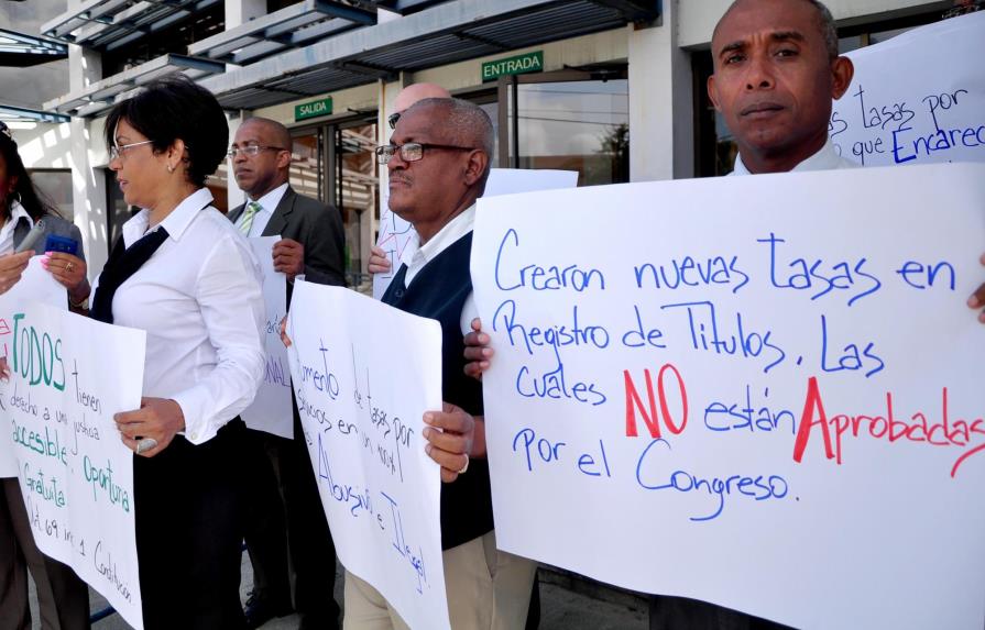 Abogados de Santiago protestan por aumentos en los precios de los servicios inmobiliarios