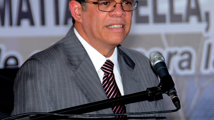 Carlos Amarante Baret: “Ya no hay salarios de miseria en Educación”