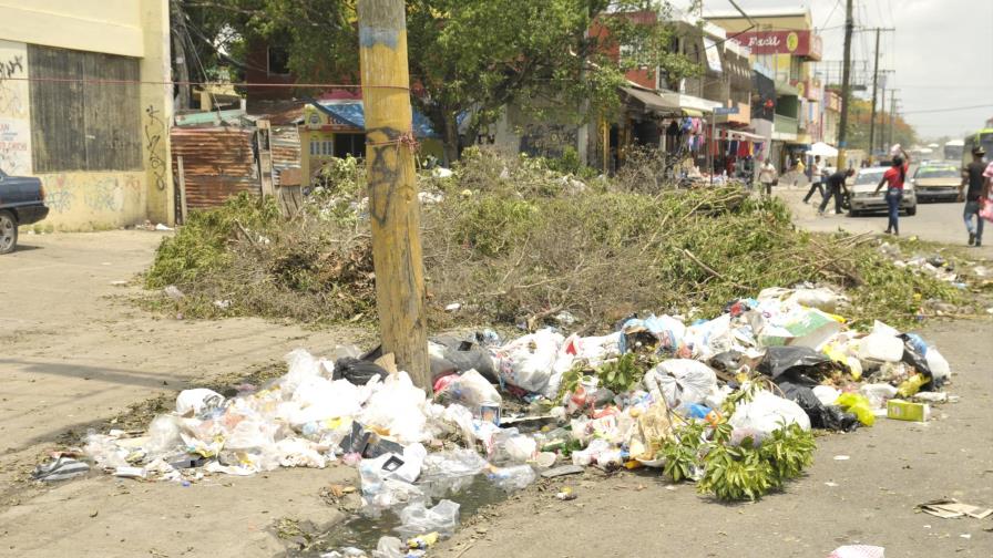 Los cabildos redoblan esfuerzos para retirar los escombros que dejó Erika