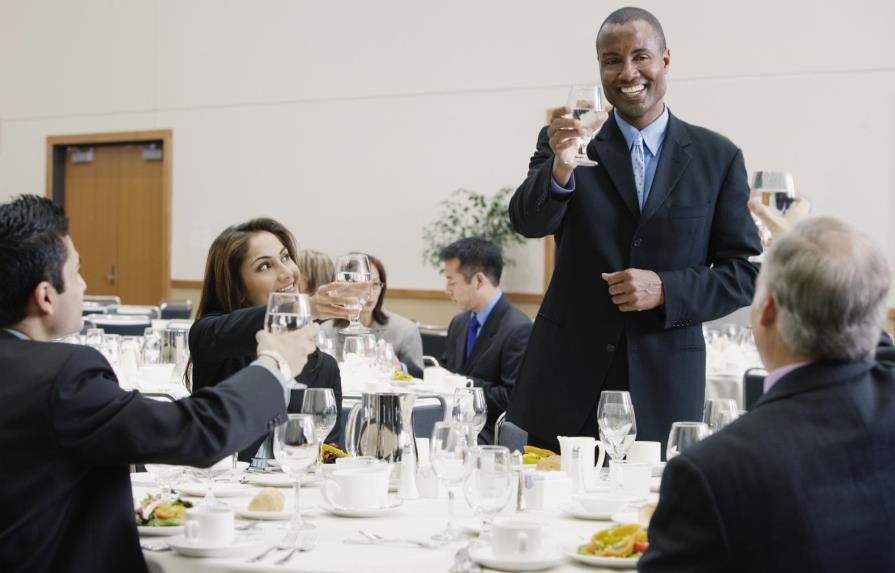 Competitivos banquetes revelan división de géneros