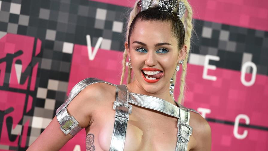 Pecho desnudo de Miley Cyrus no tiene el impacto que el que tuvo el de Janet Jackson