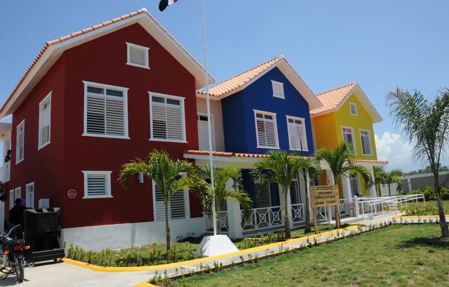 Presidente Medina inaugura una escuela y dos estancias infantiles en Elías Piña y Las Matas de Farfán
