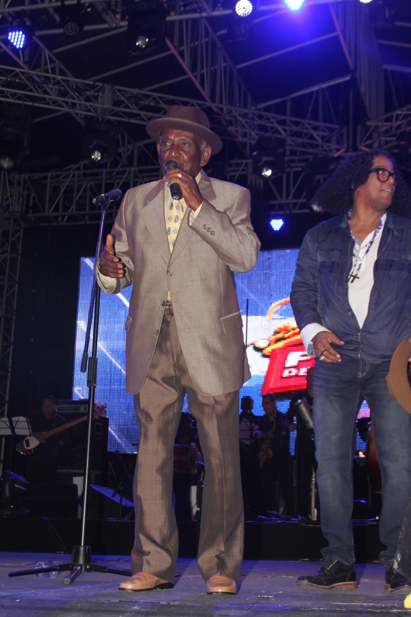 El Rey del Merengue, Joseito Mateo, con 95 años de edad, aun en los escenarios