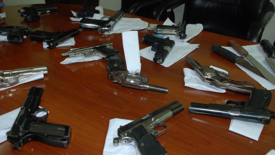 Policía Nacional ocupa ocho armas de fuego al apresar igual cantidad de personas 