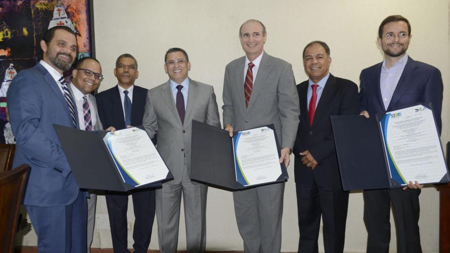 Aduanas entrega certificado de Operador Económico Autorizado a diez empresas