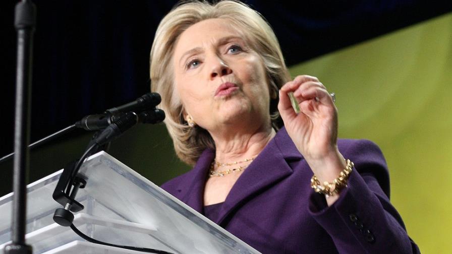 Una nueva tanda de correos de Clinton da munición a sus rivales republicanos