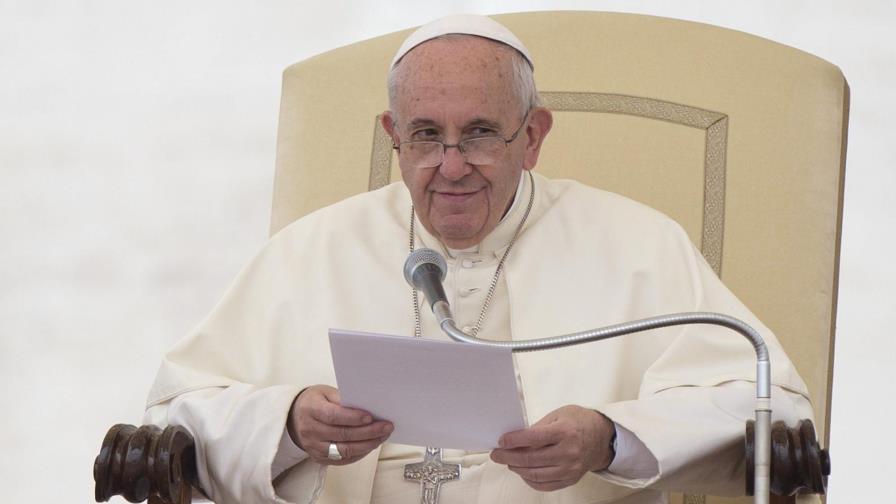 El papa arremete contra los fabricantes y traficantes de armas