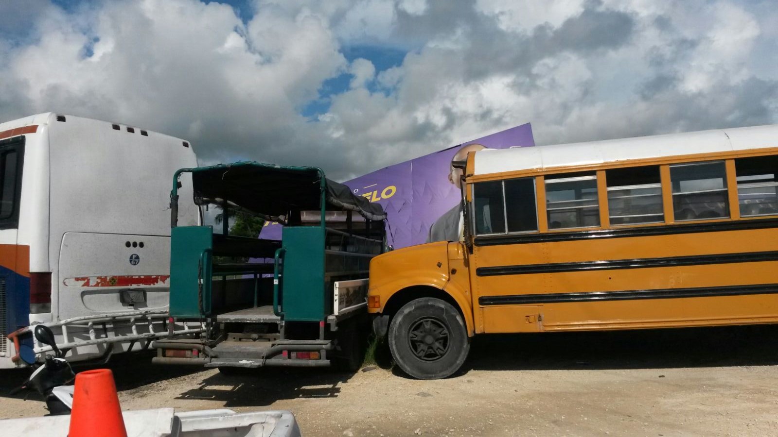 Accidente de tránsito entre dos camiones en Punta Cana.