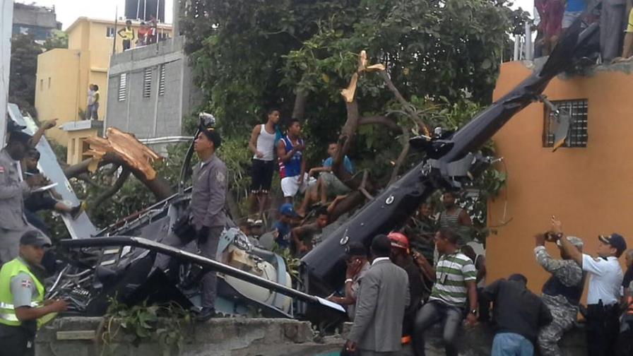 Helicóptero se estrella en el sector Maquiteria de Santo Domingo Este